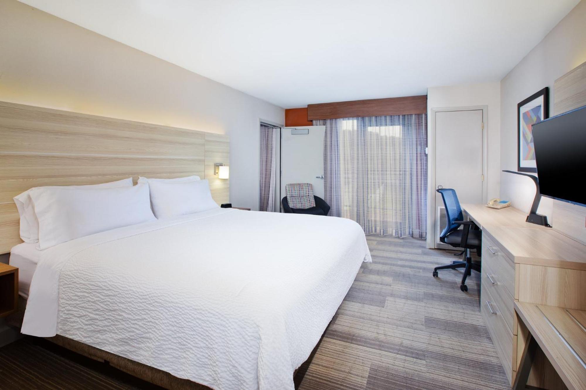 Holiday Express & By Ihg Hotel 2*
