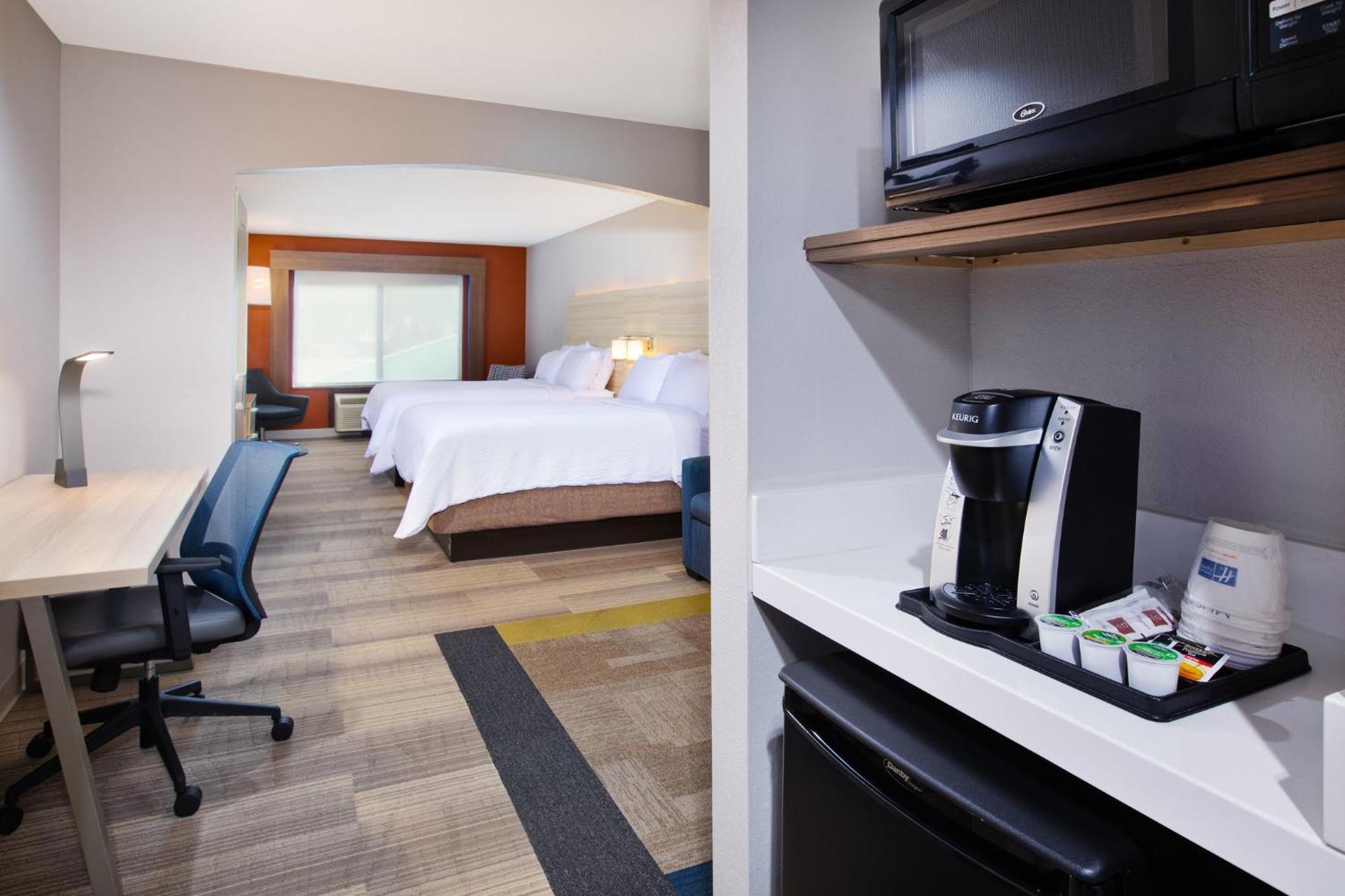 Hotel Holiday Express & By Ihg